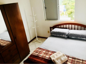 Pertíssimo da UFSC quarto de casal 01